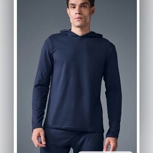 Alo men’s size medium navy hooded long sleeve top.